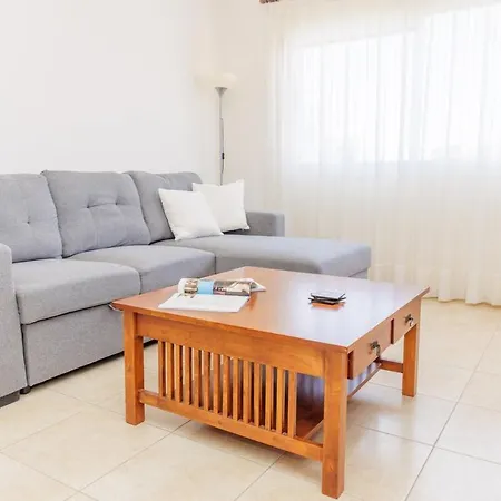 Walnut 1bed With Shared Pool * Пафос
