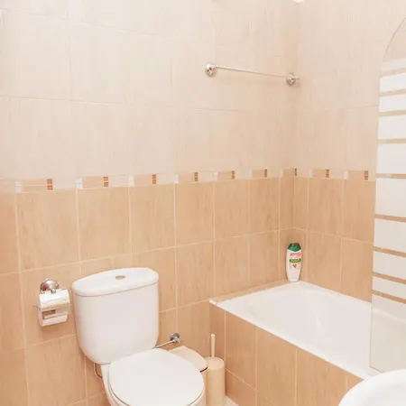 Апартаменты Walnut 1bed With Shared Pool *